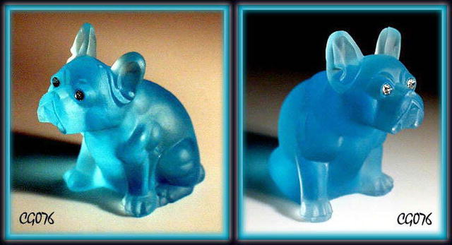 AQUA BLUE GLASS BULLDOG FIGURINE / CG076