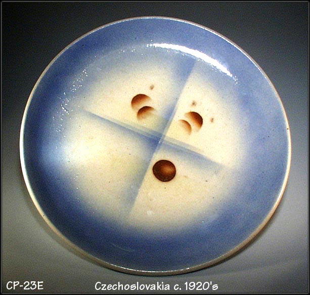 CZECH ART DECO AIRBRUSH POTTERY PLATE/ CP023E