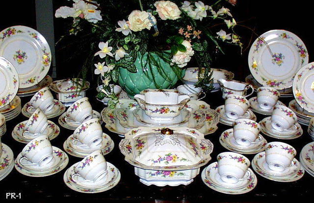 KONGO CHINA H.P. SET FOR 12 + SERVING 93 Pcs