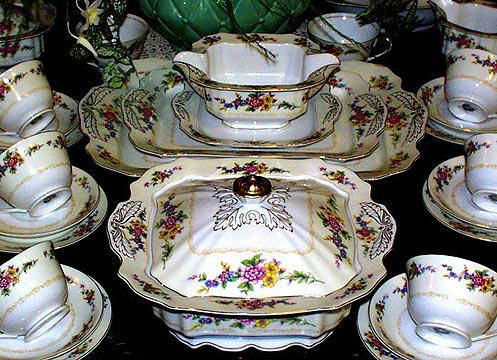 KONGO CHINA H.P. SET FOR 12 + SERVING 93 Pcs
