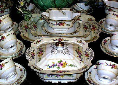 KONGO CHINA H.P. SET FOR 12 + SERVING 93 Pcs