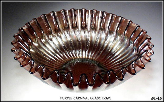 OLD PURPLE CARNIVAL GLASS BOWL / GL048