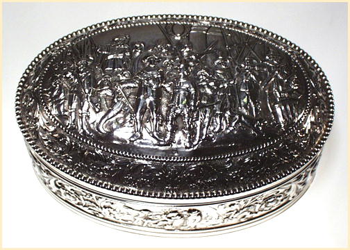 ANTIQUE DUTCH SILVER REPOUSSE FIGURAL BOX /
