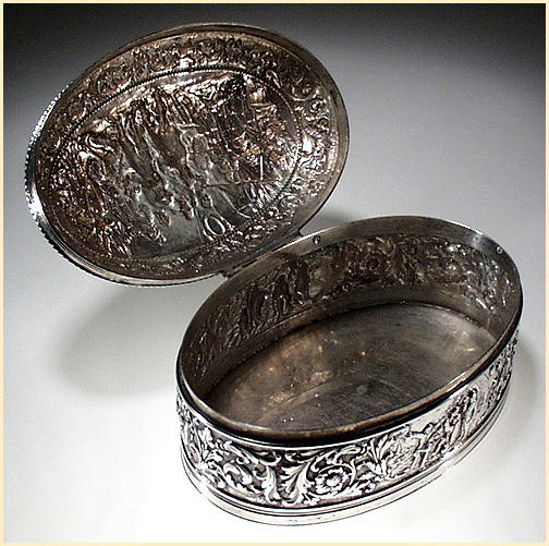 ANTIQUE DUTCH SILVER REPOUSSE FIGURAL BOX /