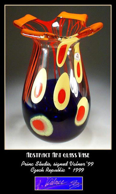 GORGEOUS SIGNED CZECH ART GLASS VASE - VALNER