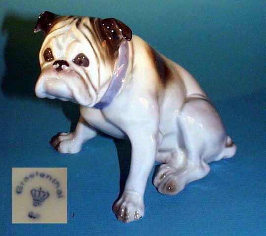 GERMAN PORCELAIN BULLDOG FIGURINE / FG017a