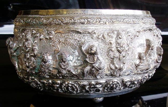 LARGE OLD SIAMESE SILVER REPOUSSE BOWL
