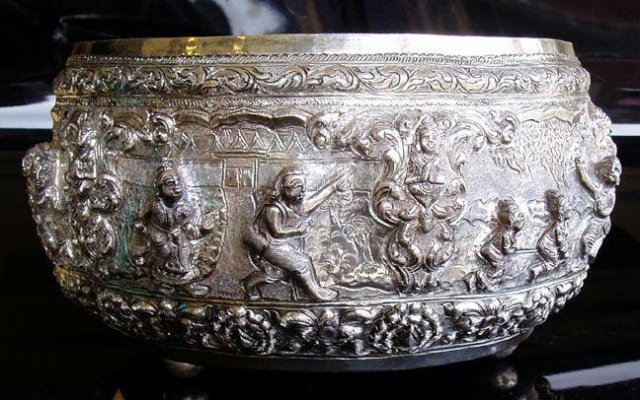 LARGE OLD SIAMESE SILVER REPOUSSE BOWL