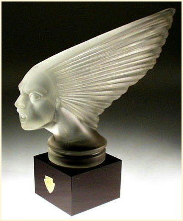VINTAGE GLASS HOOD ORNAMENT CAR MASCOT VICTOIRE