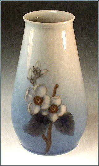 BING & GRONDAHL FLORAL VASE PR-82