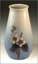BING & GRONDAHL FLORAL VASE PR-82