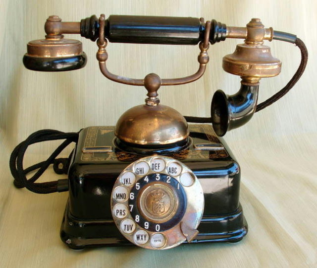 ANTIQUE ROTARY TELEPHONE MS43