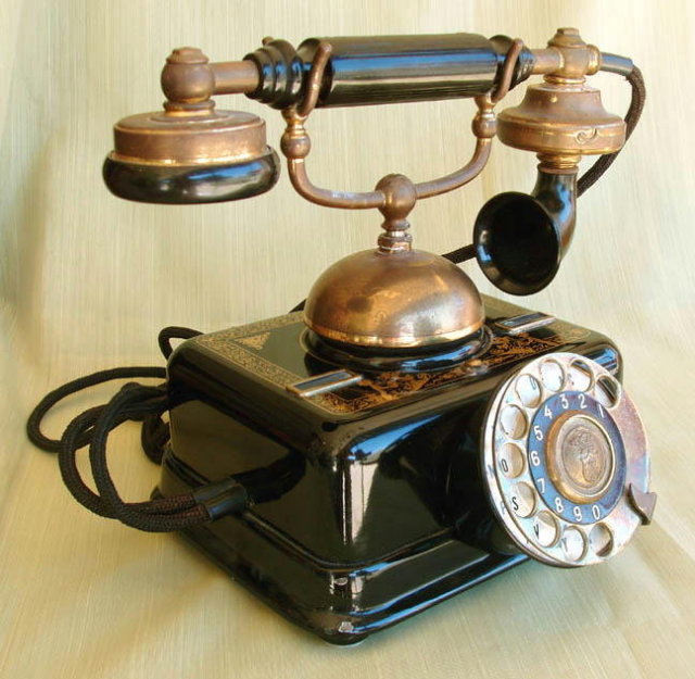 ANTIQUE ROTARY TELEPHONE MS43