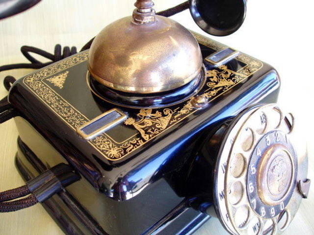 ANTIQUE ROTARY TELEPHONE MS43
