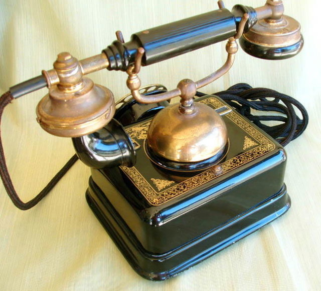 ANTIQUE ROTARY TELEPHONE MS43