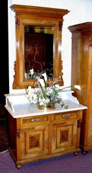 RENAISSANCE REVIVAL BURL WALNUT COMMODE