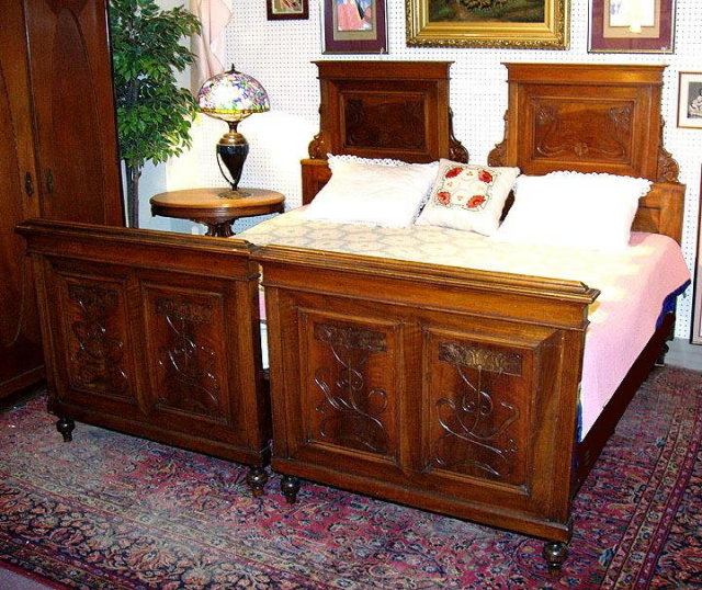 ART NOUVEAU CARVED WALNUT BEDS (PAIR) AUSTRIA c.1900