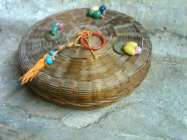 SEWING KNITTING BASKET GLASS BEAD ORIENTAL FOREIGN COIN LID ORNAMENT DECORATION
