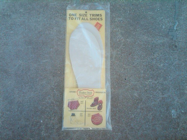 HOT FOOT SHOE BOOT INSERT WEATHER SHIELD SPORTS EQUIPMENT PAUL REED CHARLEVOIX MICHIGAN ADVERTISING CARD PACKAGE