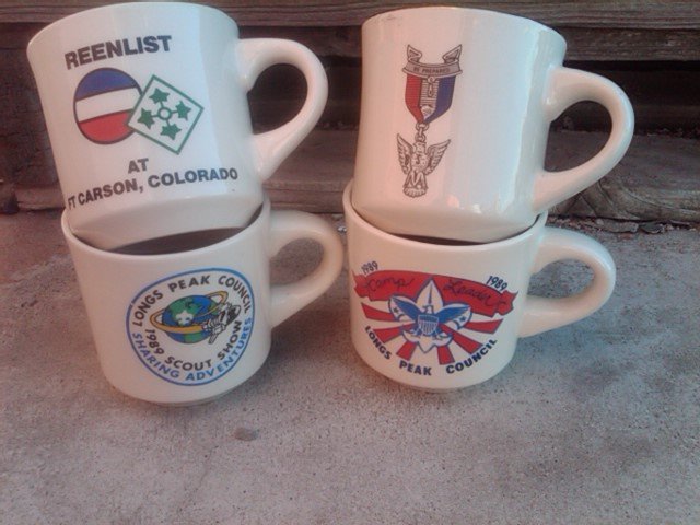 BOY SCOUT MUG SCOUTING ORGANIZATION COLLECTIBLE KITCHEN UTENSIL CERAMIC POTTERY CUP LONGS PEAK FORT CARSON COLORADO BE PREPARED
