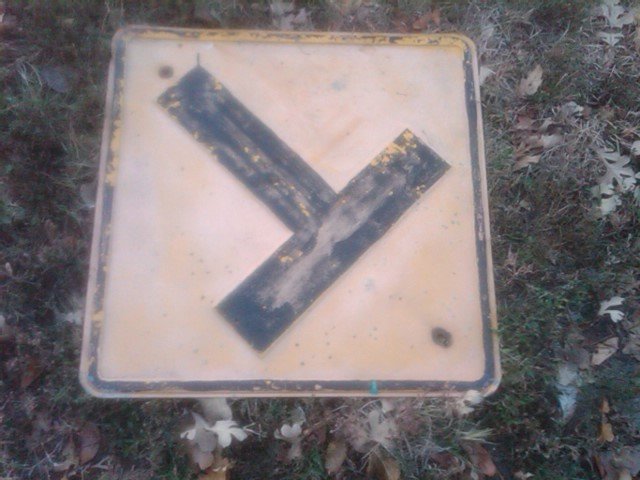 T HIGHWAY ROAD INTERSECTION WARNING SIGN WALL DOOR DECORATION PRESS STEEL LETTER STYLE DEPRESSION ERA ROADWAY FIXTURE
