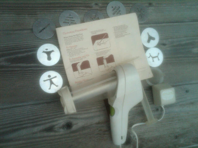 Wear Ever Super Shooter Cookie Gun Style Biscuit Press Pastry Making Tool Electric Kitchen Utensil