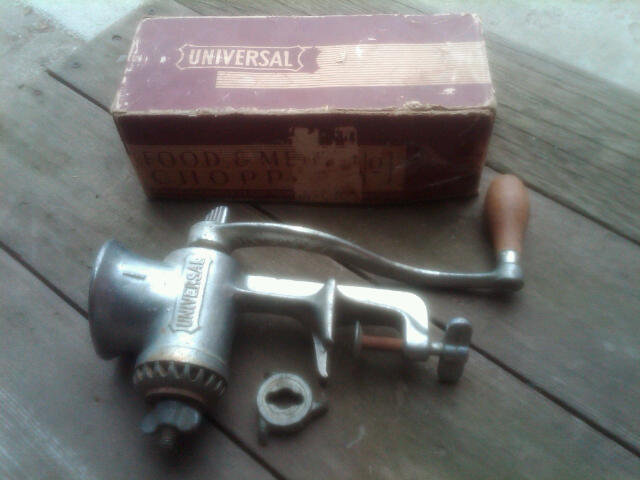 FOOD MEAT GRINDER CAST IRON KITCHEN TOOL UNIVERSAL BRAND ORIGINAL CARDBOARD BOX
