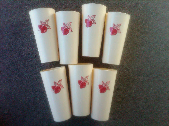 Strawberry Pattern Plastic Tumbler Retro Cup Set
