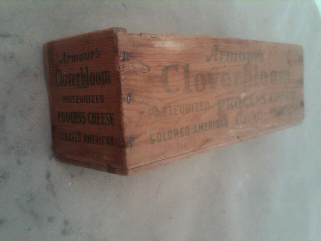 ARMOUR CLOVERBLOOM COLORED AMERICAN WOODEN CHEESE BOX DAIRY STORAGE CRATE