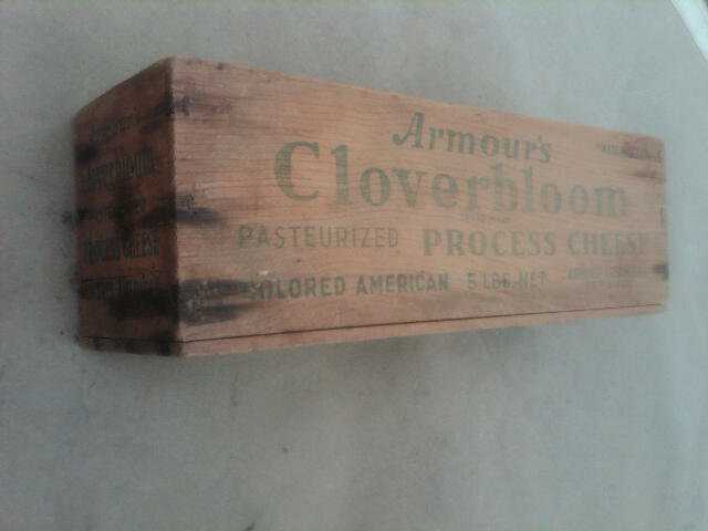 ARMOUR CLOVERBLOOM COLORED AMERICAN WOODEN CHEESE BOX DAIRY STORAGE CRATE