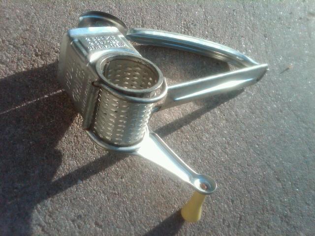 FRENCH MOULI NUTMEG GRINDER CHEESE SHREDDER FOOD PREPARATION TOOL KITCHEN UTENSIL