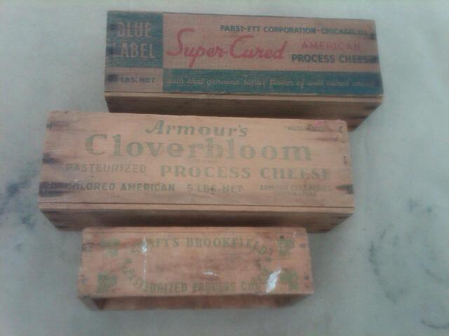 WOODEN CHEESE BOX DAIRY CRATE SWIFTS BROOKFIELD ARMOUR CLOVERBLOOM PABST ETT BLUE LABEL PAINTED ADVERTISING