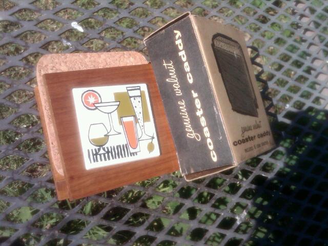MANHATTAN RETRO PATTERN CORK COASTER BAR TABLE ACCESSORY WALNUT WOOD KITCHEN UTENSIL ORIGINAL CARDBOARD BOX