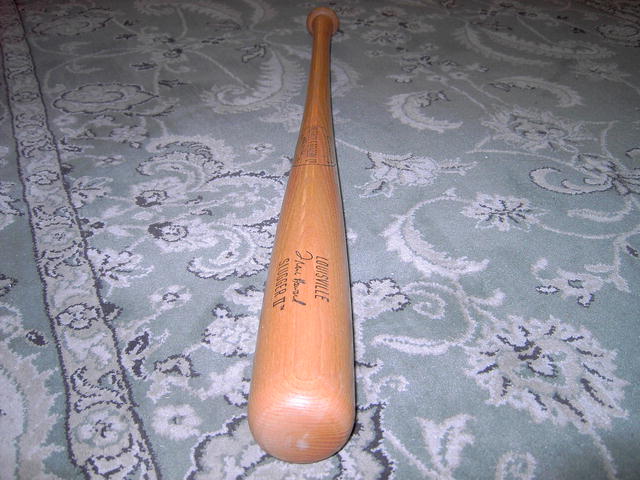 FRANK HOWARD WOODEN BASEBALL BAT LOUISVILLE SLUGGER HILLERICH BRADSBY SPORTS COLLECTIBLE EQUIPMENT