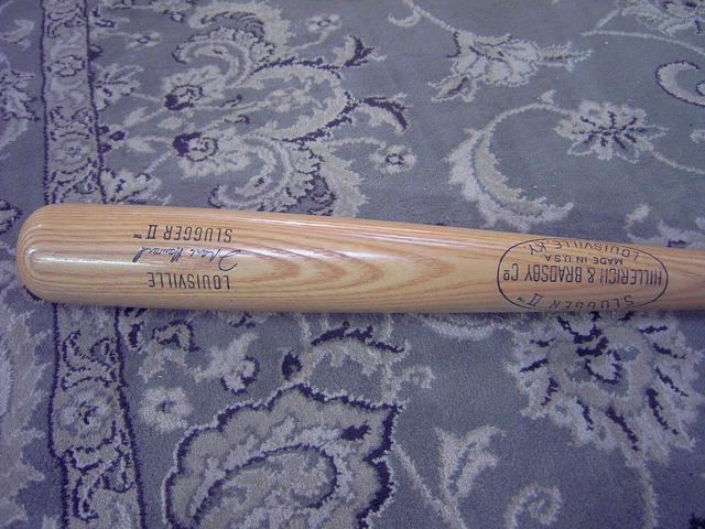 FRANK HOWARD WOODEN BASEBALL BAT LOUISVILLE SLUGGER HILLERICH BRADSBY SPORTS COLLECTIBLE EQUIPMENT