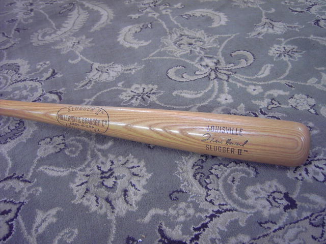 FRANK HOWARD WOODEN BASEBALL BAT LOUISVILLE SLUGGER HILLERICH BRADSBY SPORTS COLLECTIBLE EQUIPMENT