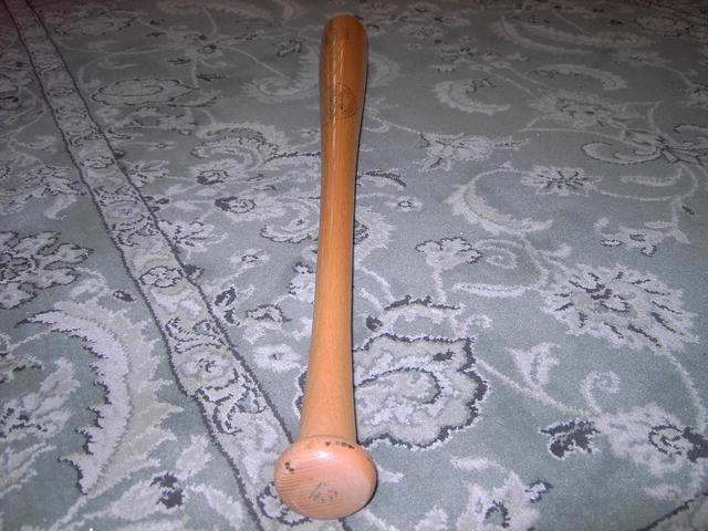 FRANK HOWARD WOODEN BASEBALL BAT LOUISVILLE SLUGGER HILLERICH BRADSBY SPORTS COLLECTIBLE EQUIPMENT