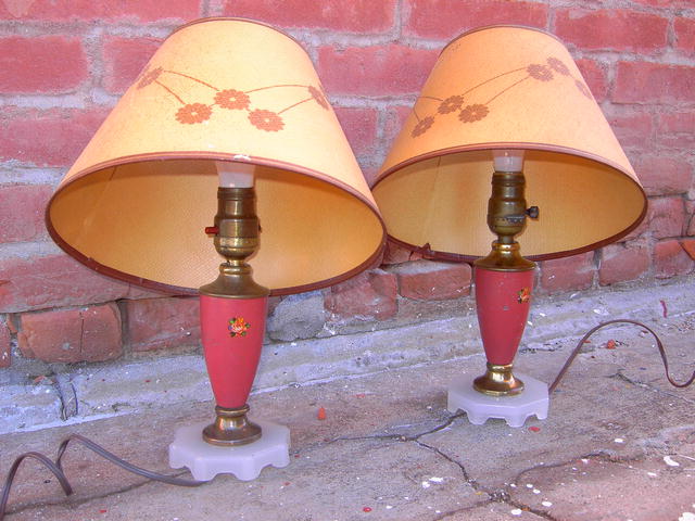 PINK PAINTED METAL TABLE LAMP WHITE GLASS BASE MATCHING DRESSER TOP LIGHT FIXTURE WITH FLOWERED SHADE