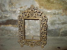 CAST IRON PICTURE FRAME GRAPE LEAF FACE PATTERN PHOTO DISPLAY DRESSER DECORATION