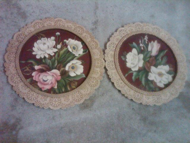 ROUND FLORAL FLOWER PICTURE PRINT PLASTILACE LACE STYLE FRAME AMERICAN DEPRESSION ERA WALL DECORATION