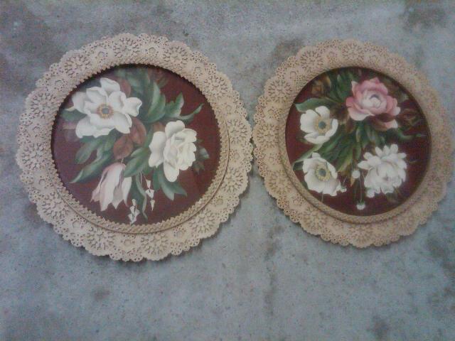 ROUND FLORAL FLOWER PICTURE PRINT PLASTILACE LACE STYLE FRAME AMERICAN DEPRESSION ERA WALL DECORATION