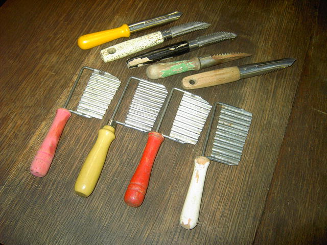 VEGETABLE SLICER PEELER UTENSIL WOOD HANDLE BAKING COOKING TOOLS