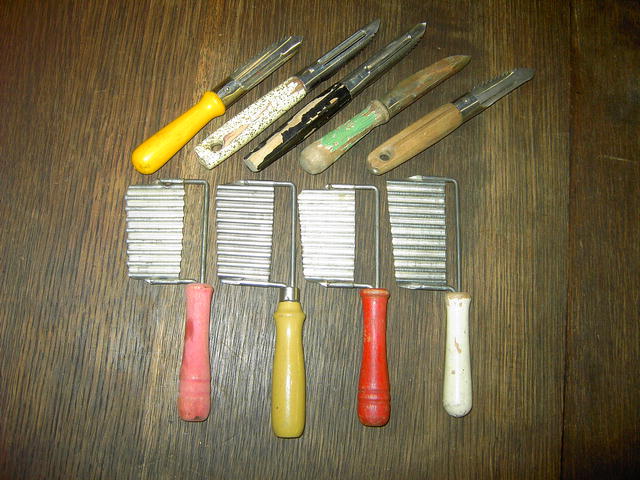 VEGETABLE SLICER PEELER UTENSIL WOOD HANDLE BAKING COOKING TOOLS