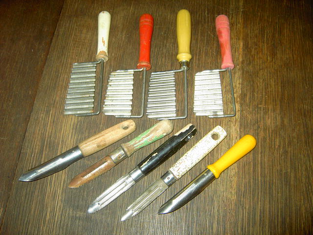 VEGETABLE SLICER PEELER UTENSIL WOOD HANDLE BAKING COOKING TOOLS