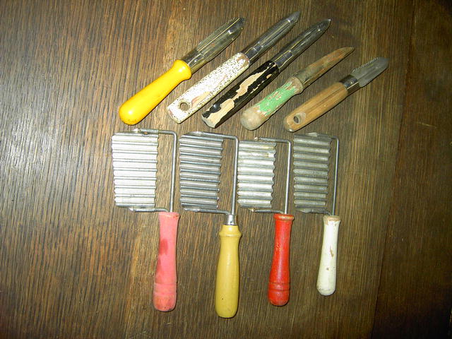 VEGETABLE SLICER PEELER UTENSIL WOOD HANDLE BAKING COOKING TOOLS