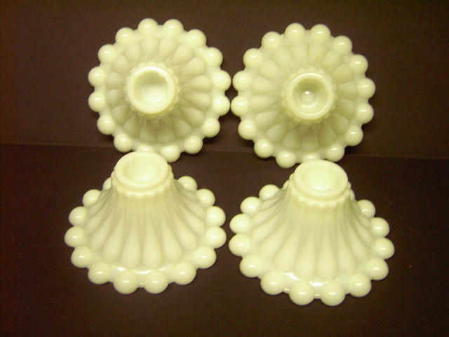 CANDLEHOLDER WHITE MILK GLASS PEARL TEARDROP
