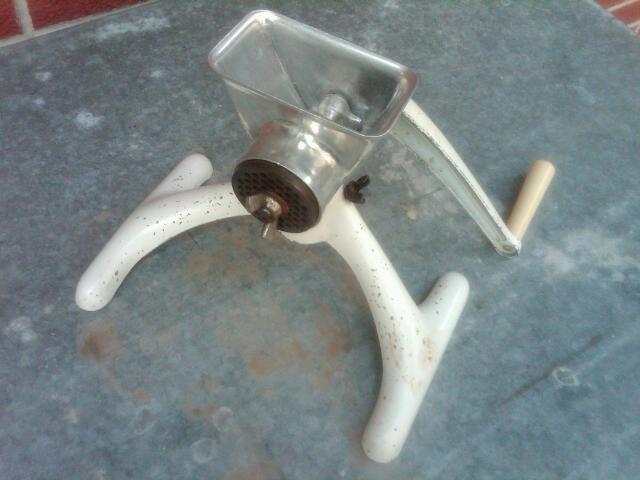 MAID OF HONOR MEAT GRINDER HAND OPERATED FOOD PREPARATION TOOL HOUSEHOLD KITCHEN UTENSIL