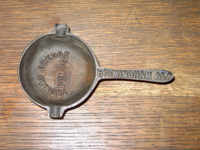 THOMAS DREDGE PUMPS CAST IRON ASH TRAY BIRMINGHAM ALABAMA KITCHEN SKILLET SHAPE