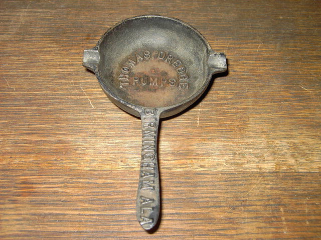 THOMAS DREDGE PUMPS CAST IRON ASH TRAY BIRMINGHAM ALABAMA KITCHEN SKILLET SHAPE