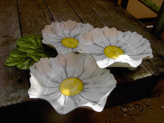 DAISEY FLOWER RELISH TIDBIT TRAY CANDY SERVER